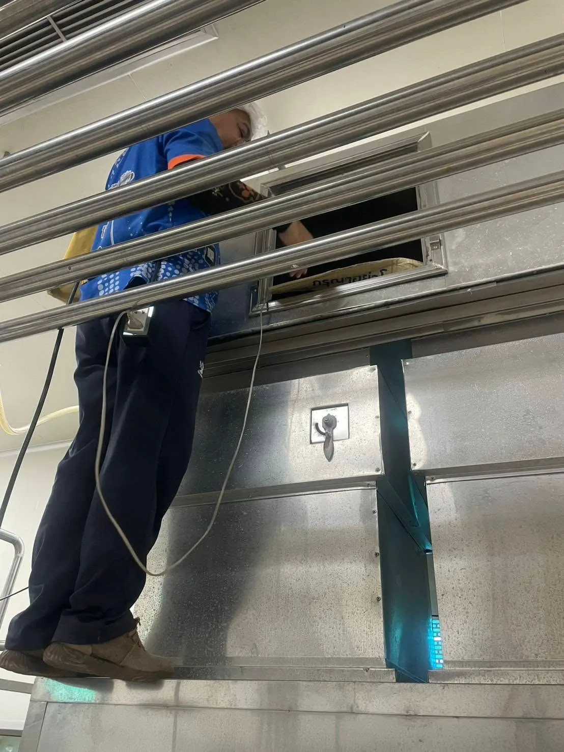 ผลงาน ARSO Temp Equipment — ช่างเข้าบริการเครื่องอบในโรงงาน